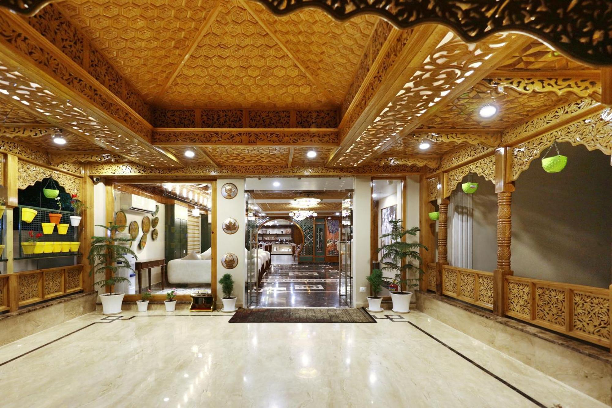 Hotel Blanco Srīnagar Екстериор снимка