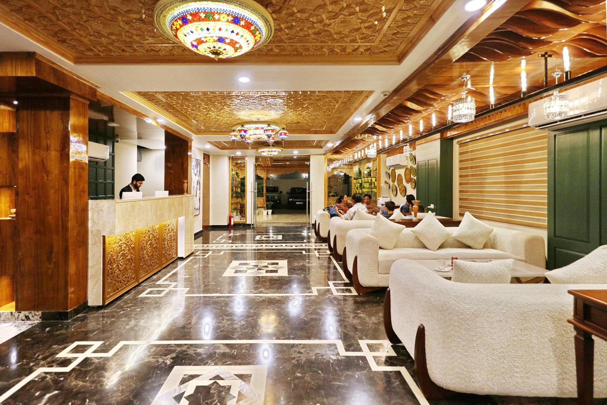 Hotel Blanco Srīnagar Екстериор снимка