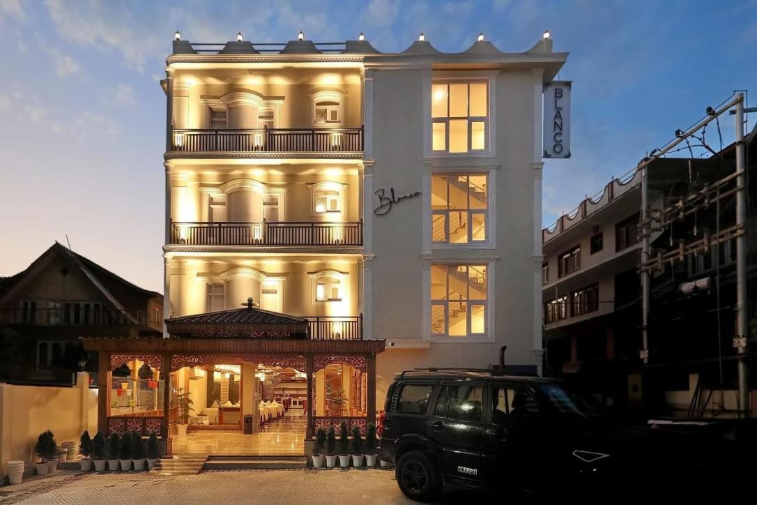 Hotel Blanco Srīnagar Екстериор снимка