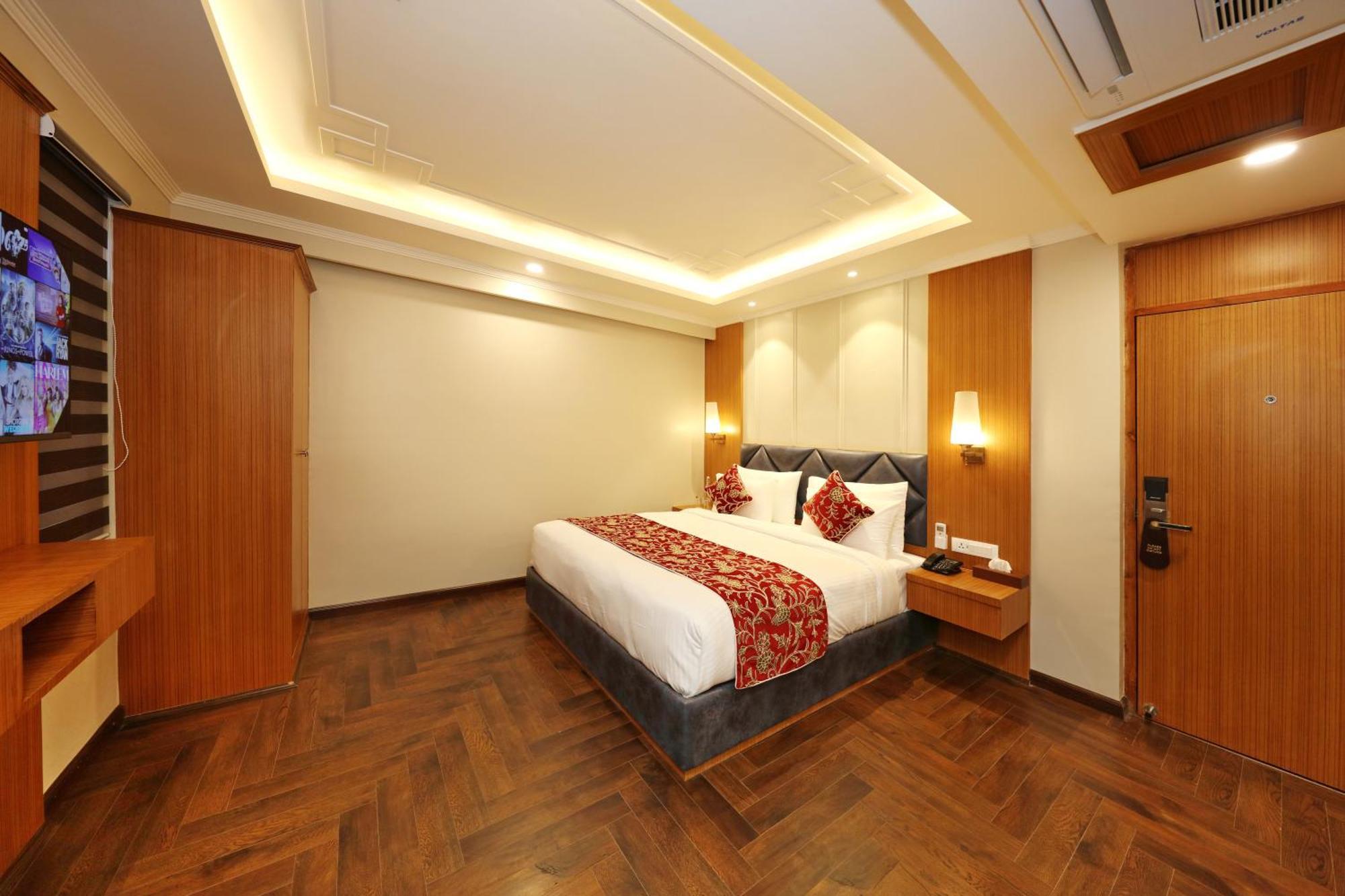 Hotel Blanco Srīnagar Екстериор снимка
