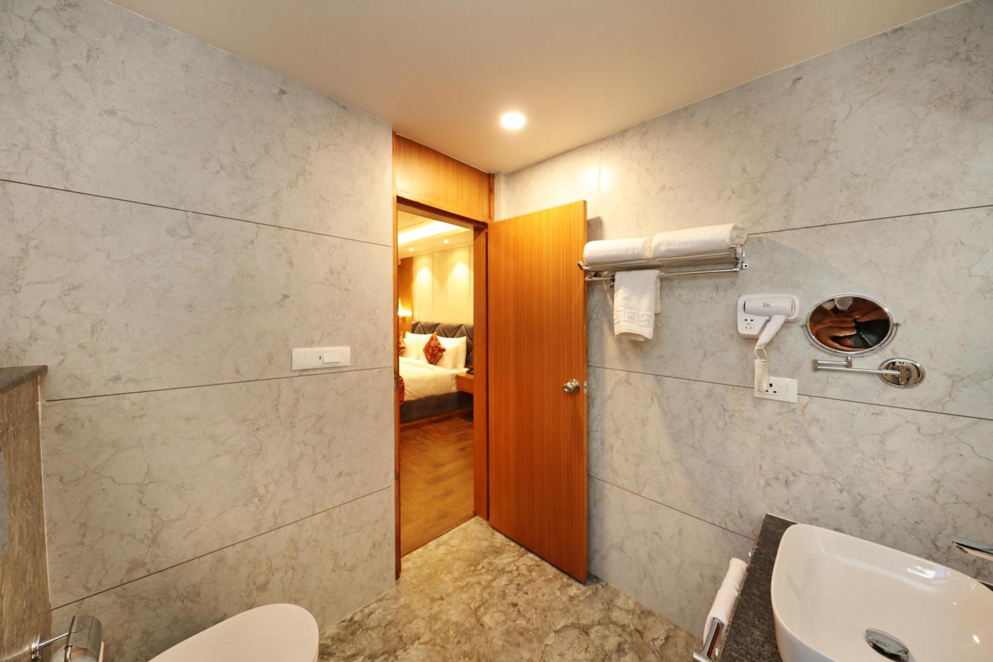 Hotel Blanco Srīnagar Екстериор снимка