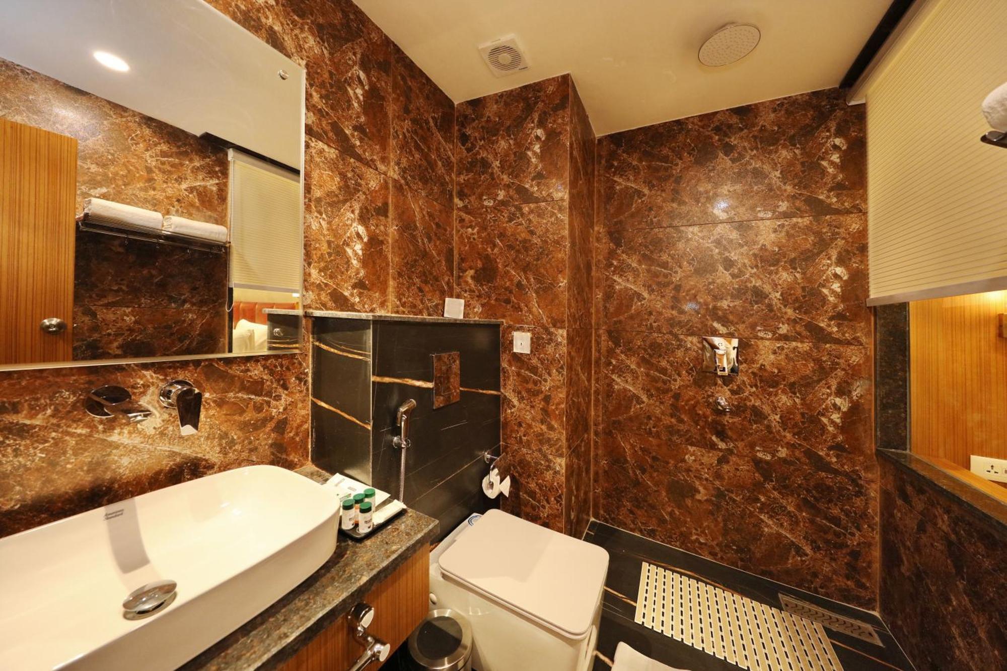 Hotel Blanco Srīnagar Екстериор снимка