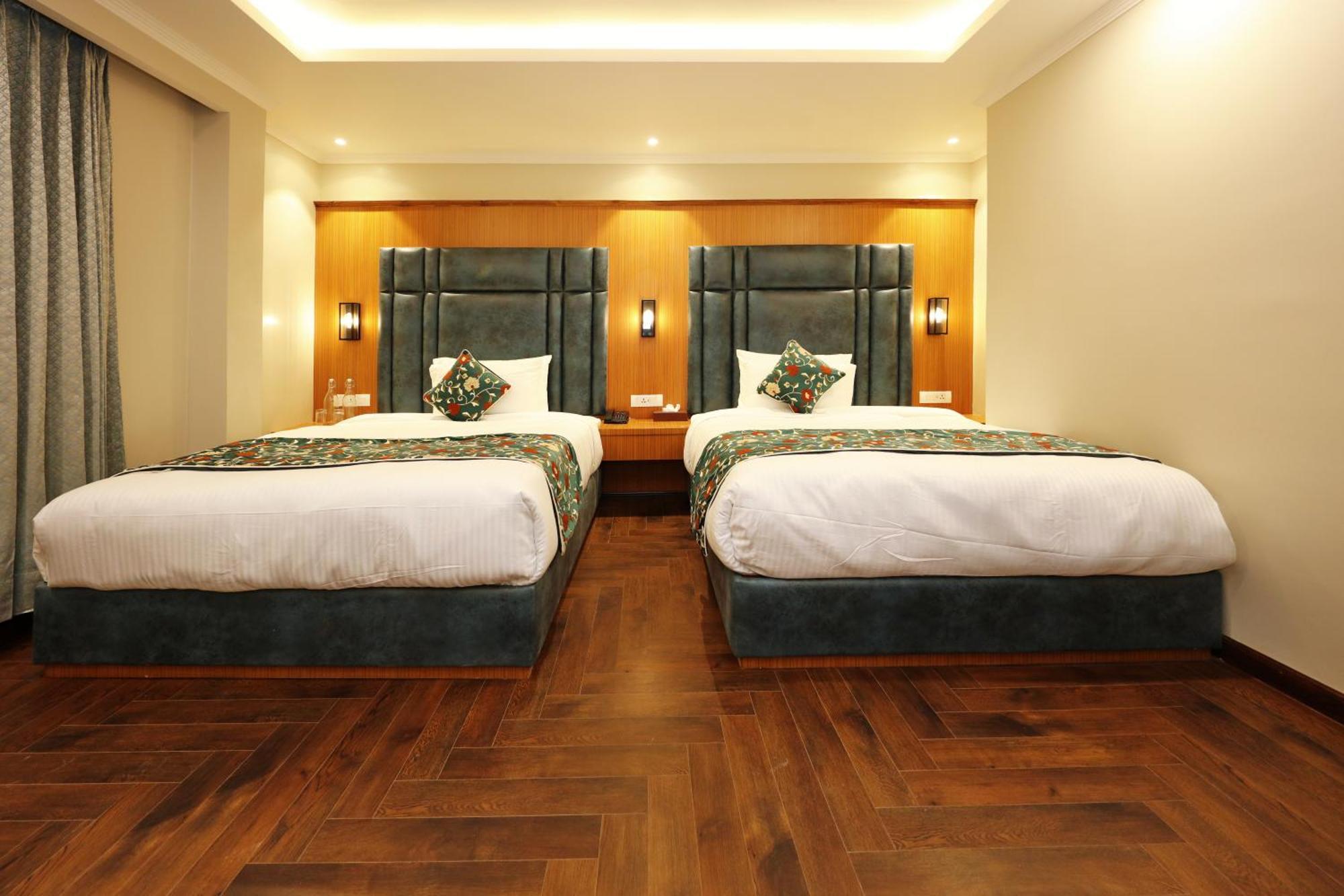 Hotel Blanco Srīnagar Екстериор снимка