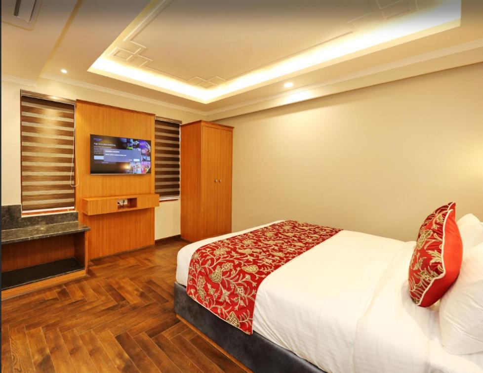 Hotel Blanco Srīnagar Екстериор снимка